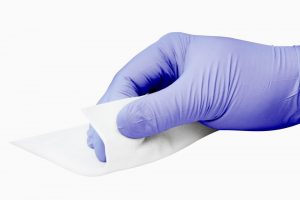 601-4000-INTEGRITY-Polyester-Wiper-in-use